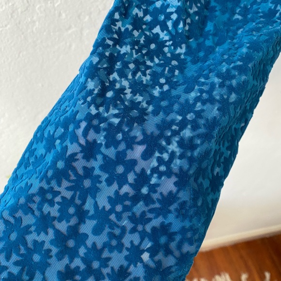 Wild Fable brand Teal Velvet Floral Cropped Tie Front Bell Sleeve Top ✨ - Picture 11 of 11